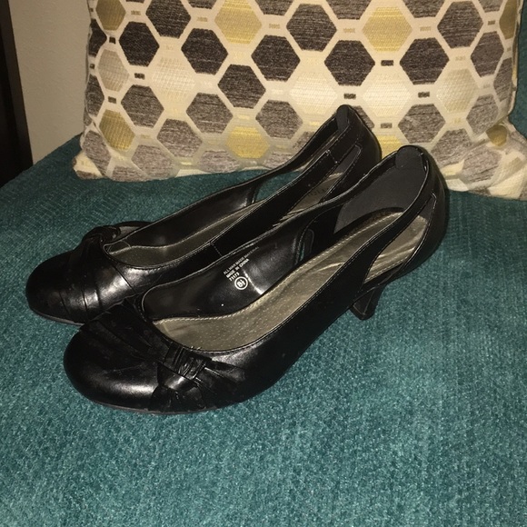 Heels - Picture 2 of 3